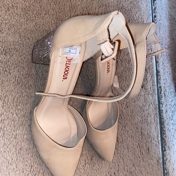 RedDelcious Heels - Picture 2 of 3